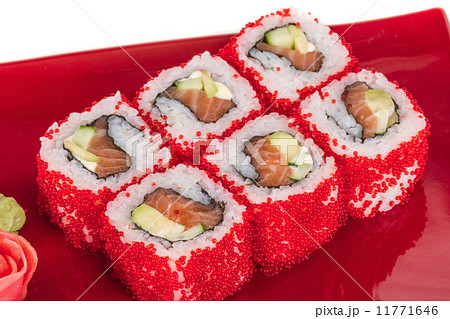 Tobiko Spicy Maki Sushi - Hot Roll with various type of Tobiko ( Tobiko Spicy Maki Sushi - Hot Roll with various type of Tobiko ( 11771646