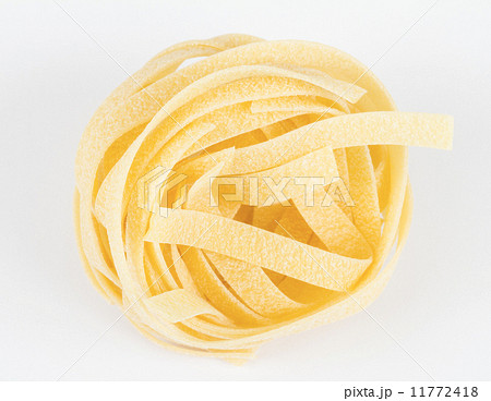 Italian pasta fettuccine nest isolated on white background Italian pasta fettuccine nest isolated on white background 11772418