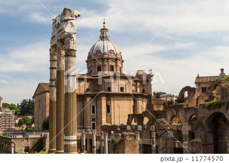 Building ruins and ancient columns in Rome, Italy Building ruins and ancient columns in Rome, Italy 11774570