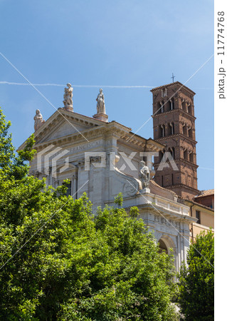 Great church in center of Rome, Italy. 11774768