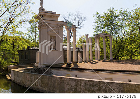 Lazienki Park with Roman inspired theater and Palace on the Wate 11775179