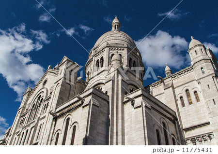The external architecture of Sacre Coeur, Montmartre, Paris, Fra 11775431