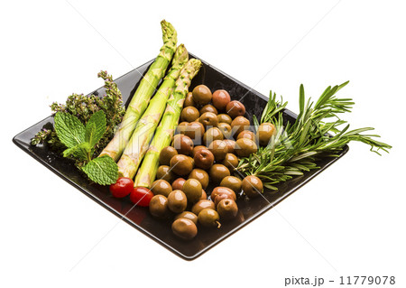 Olives, asparagus, rosemary, mint, thyme and tomato 11779078