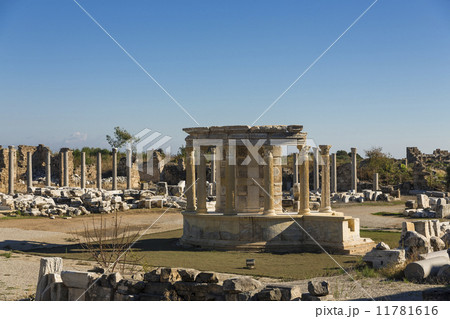 Ruins in Side Ruins in Side 11781616