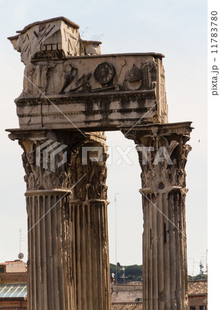Building ruins and ancient columns in Rome, Italy Building ruins and ancient columns in Rome, Italy 11783780