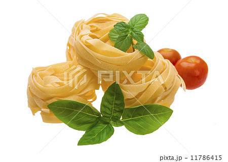 Tagliatelle with basil, tomato and mint Tagliatelle with basil, tomato and mint 11786415