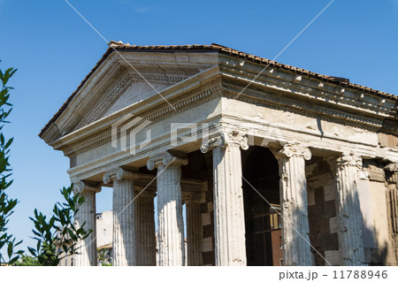 Great church in center of Rome, Italy. Great church in center of Rome, Italy. 11788946