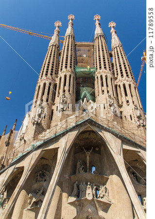 BARCELONA, SPAIN -JUNE 25: Sagrada Familia on JUNE 25, 2012: La BARCELONA, SPAIN -JUNE 25: Sagrada Familia on JUNE 25, 2012: La 11789558