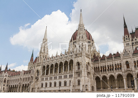 Budapest, the building of the Parliament (Hungary) 11791039