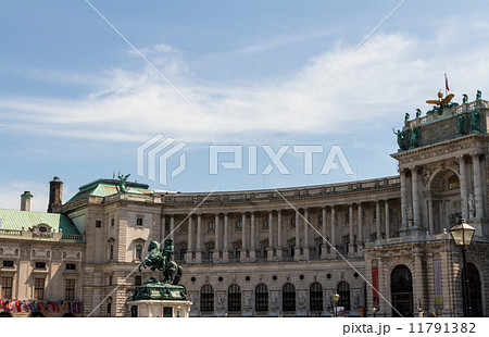 Heldenplatz in the Hofburg complex, Vienna, Austria Heldenplatz in the Hofburg complex, Vienna, Austria 11791382