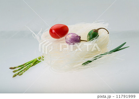 Raw rice noodles 11791999