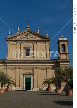Great church in center of Rome, Italy. 11793400