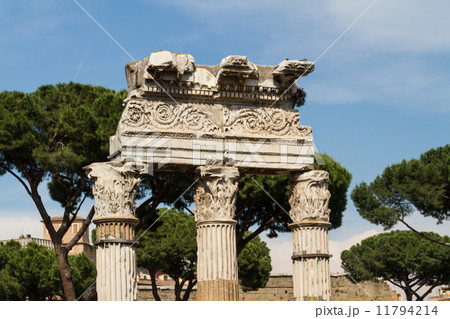 Building ruins and ancient columns in Rome, Italy Building ruins and ancient columns in Rome, Italy 11794214