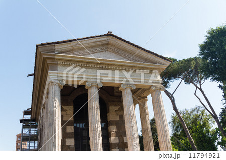 Great church in center of Rome, Italy. 11794921