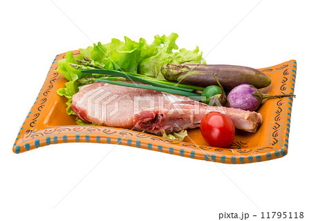 Raw t-bone steak 11795118