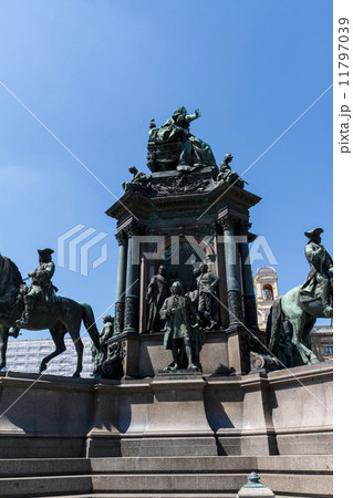 Maria Theresia Monument, in Vienna Maria Theresia Monument, in Vienna 11797039