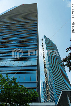 Buildings in Singapore skyline 11799344