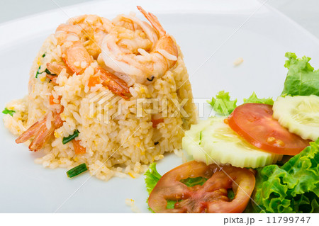 Fried rice with shrimps 11799747