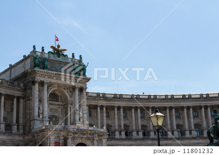 Heldenplatz in the Hofburg complex, Vienna, Austria Heldenplatz in the Hofburg complex, Vienna, Austria 11801232