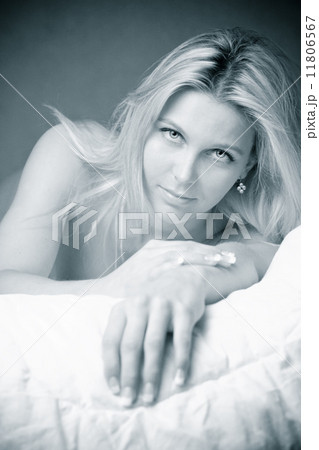 high key portrait beautiful girl 11806567