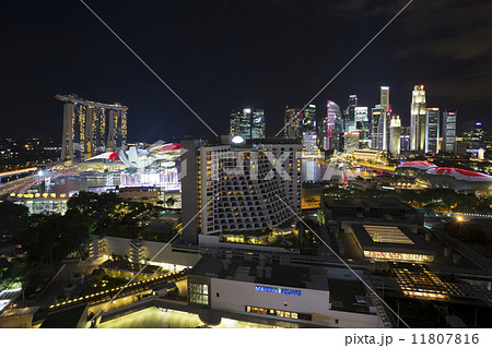 シンガポールの夜景と独立記念日セレモニー会場 11807816