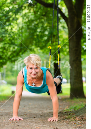 woman doing suspension sling trainer sport woman doing suspension sling trainer sport 11809135