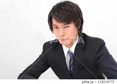 泣き顔ビジネスマン 11814573