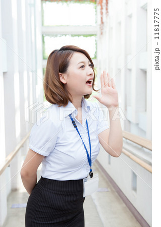働く女性 叫ぶ 働く女性 叫ぶ 11817775