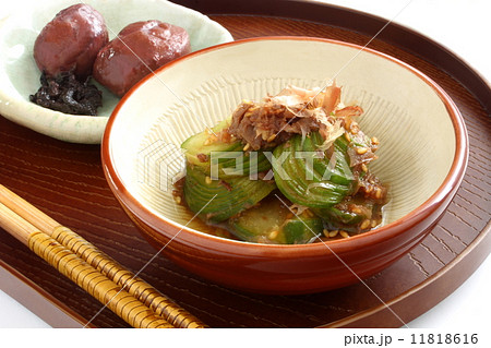 胡瓜と梅干しの和え物　夏　和食　白背景 11818616