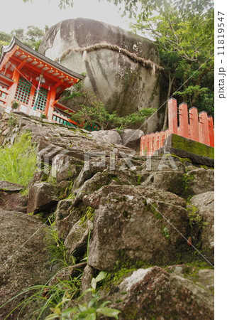 神倉山 山頂の「ゴトビキ岩」（神倉神社／和歌山県新宮市神倉） 11819547