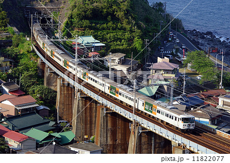 東海道線 185系　後追い 11822077