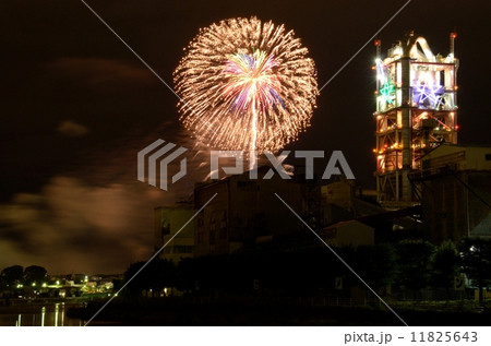 工場夜景と花火 工場夜景と花火 11825643