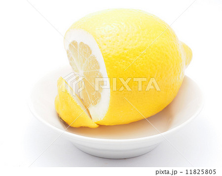 lemon on a white background 11825805