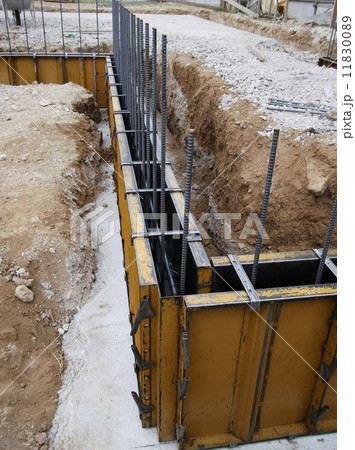 住宅の基礎工事中 11830089