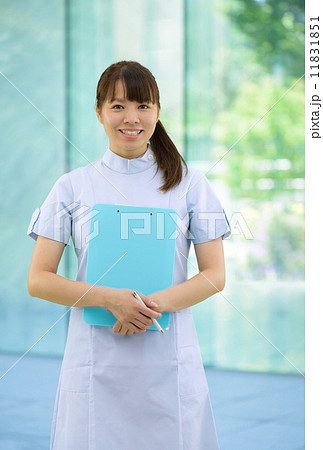 近代的な総合病院の看護師さんのイメージ 11831851