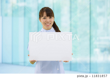近代的な総合病院の看護師さんのイメージ 11831857