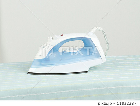 Modern steam iron Modern steam iron 11832237