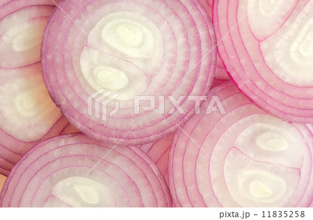Slices of red onions 11835258