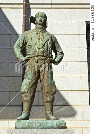 特攻勇士の像（靖国神社･遊就館脇／東京都千代田区九段北） 11836109
