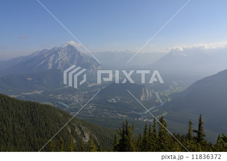 サルファー山より バンフ展望 サルファー山より バンフ展望 11836372