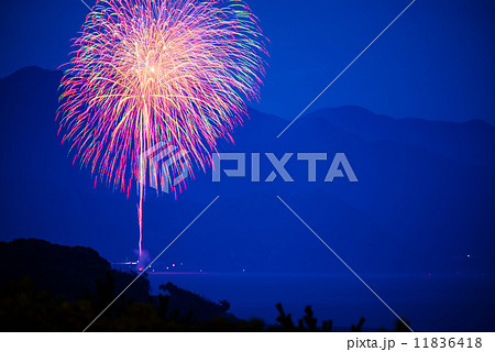 夏の花火大会　花火の写真素材 11836418