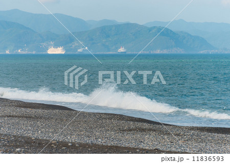 七里御浜海岸に打ち寄せる波　自然風景の写真素材 11836593