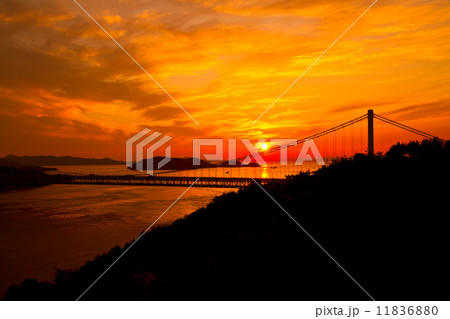 瀬戸大橋の夕日 瀬戸大橋の夕日 11836880