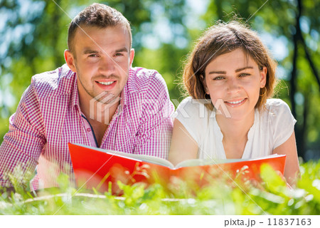 Date in park 11837163