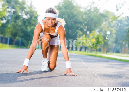 Athlete at start 11837416