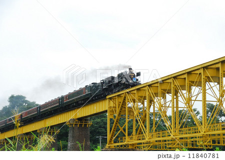 ＳＬ渡る、蒸気機関車 11840781