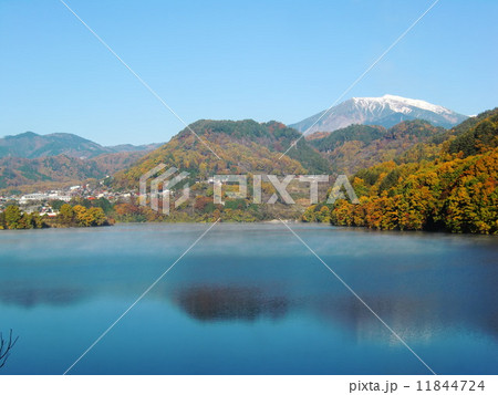 紅葉の御岳湖 11844724