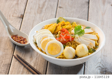 asian curry noodles 11845119