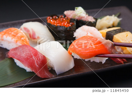 寿司の盛り合わせ 寿司の盛り合わせ 11845450
