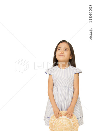 白いワンピースの女の子 11846038